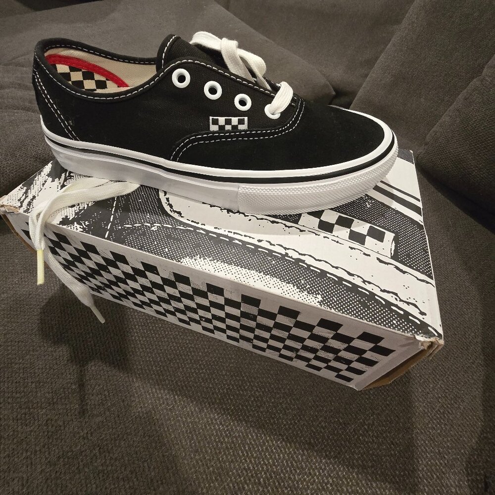 Vans - Picture 5 of 7